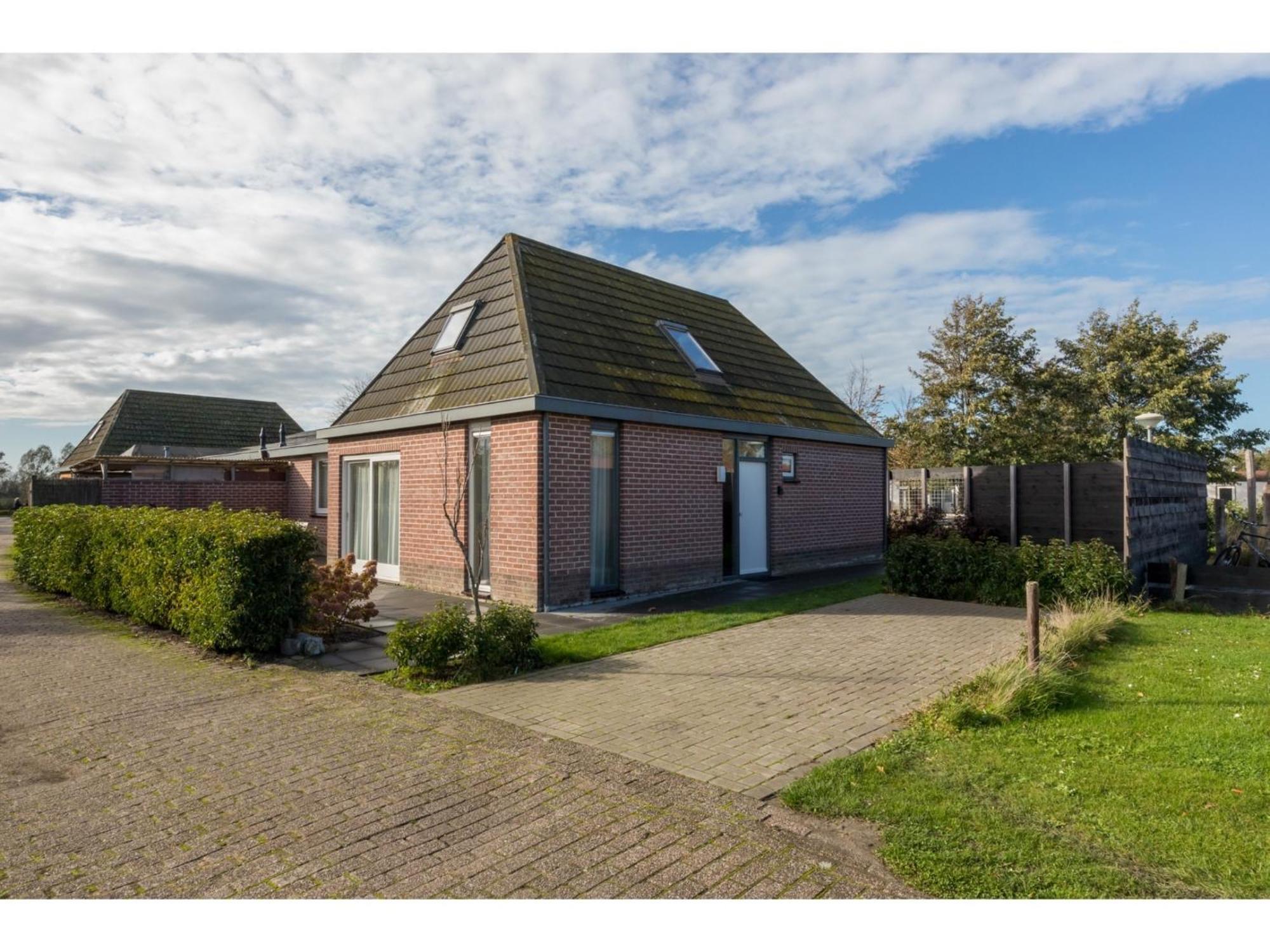 Family House On A Small Park With A Large Playing Field Serooskerke  Exterior foto